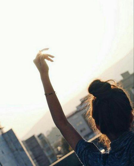 عکس پروفایل دخترونه شاد در فصای باز و زیبا