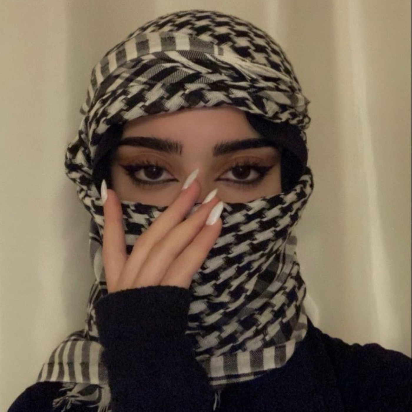 عکس پروفایل دخترونه شاخ به همراه چفیه