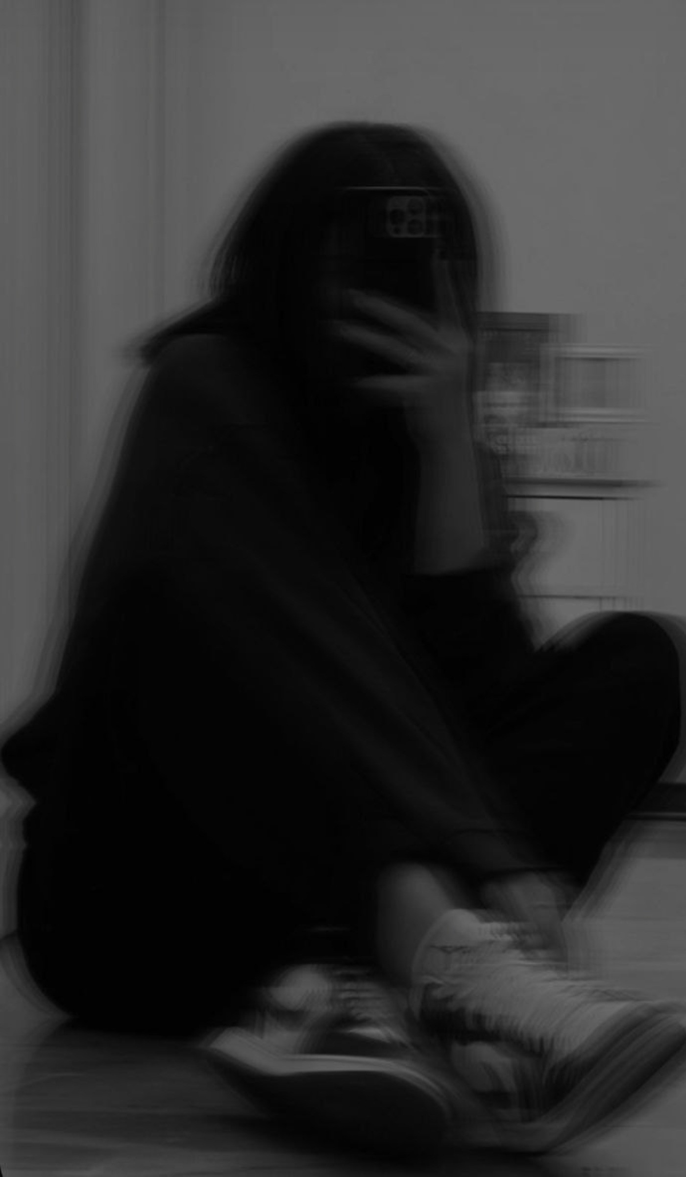 عکس پروفایل دخترونه خفن سیاه سفید