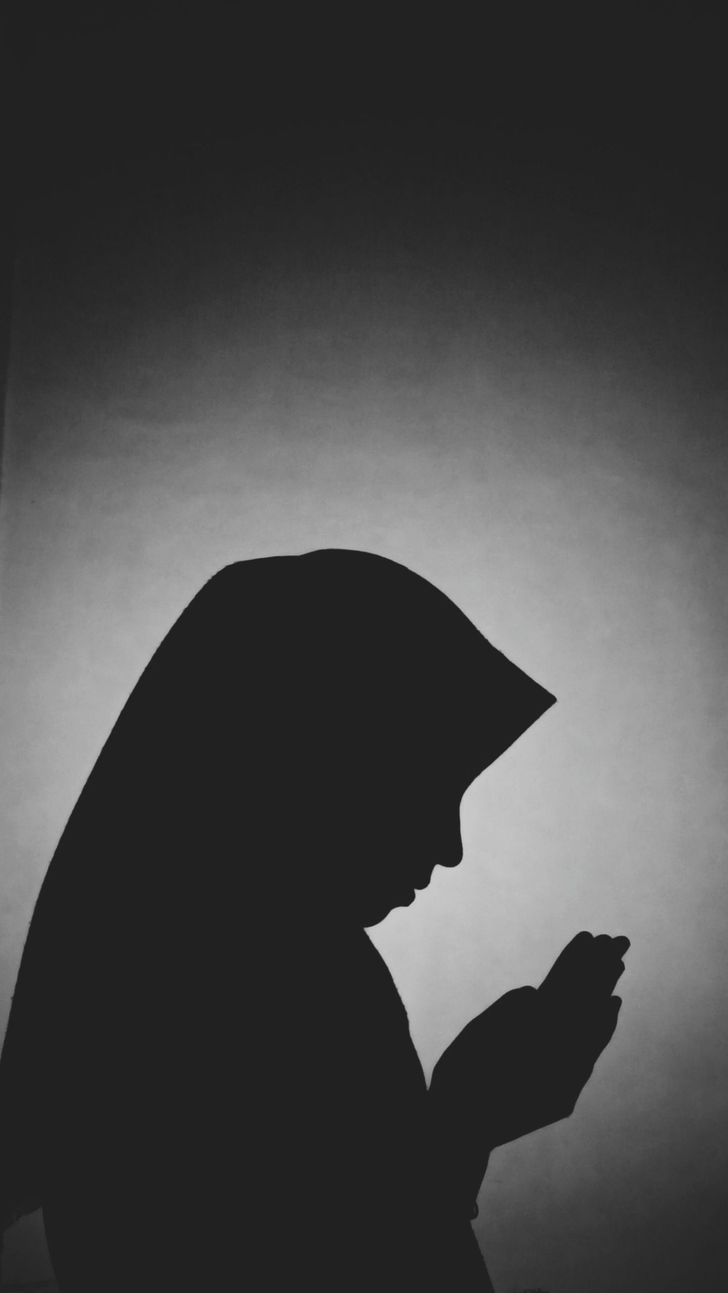 عکس پروفایل دخترانه باحجاب خوشگل سیاه سفید