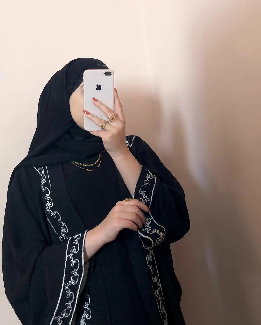 عکس پروفایل دخترانه باحجاب با گوشی