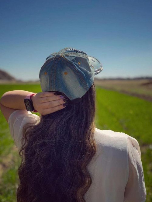 عکس از پشت در طبیعیت برای پروفایل واقعی دخترانه