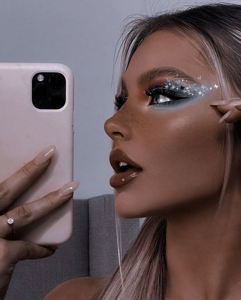 عکس پروفایل دخترانه باکلاس با گوشی زیبا