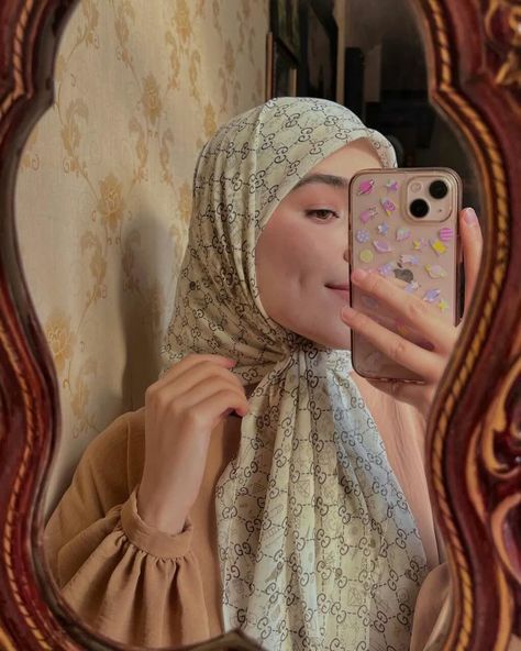 عکس پروفایل دخترانه با گوشی محجبه