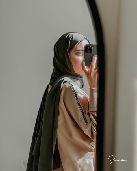 عکس پروفایل دخترانه با گوشی از پشت