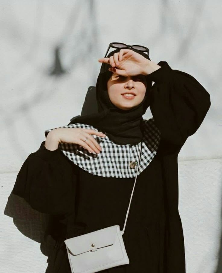 عکس پروفایل با حجاب شیک با استایل سفید مشکی
