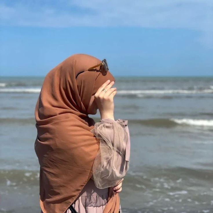 عکس پروفایل با حجاب شیک کنار دریا