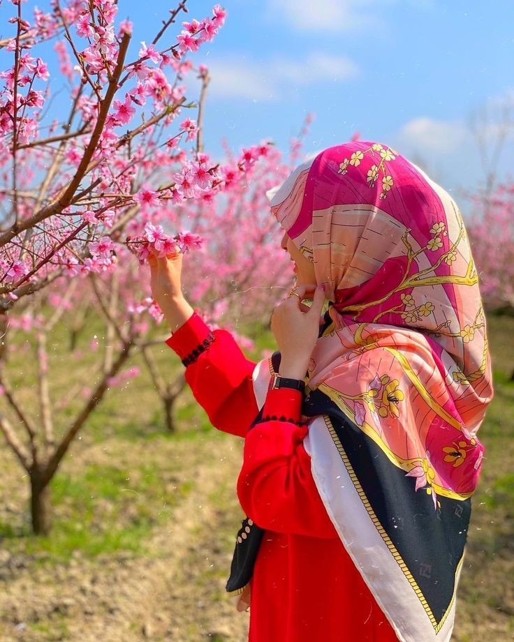عکس پروفایل با حجاب شیک در بهار