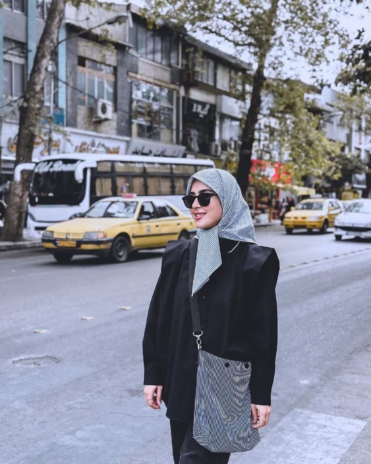 عکس پروفایل با حجاب شیک در خیابان