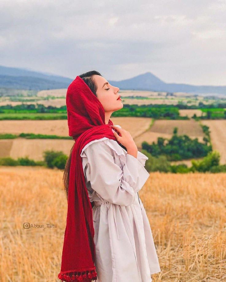 عکس پروفایل دختر تنها در طبیعت