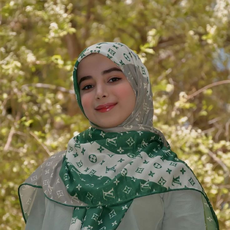 عکس پروفایل با حجاب شیک در طبیعت