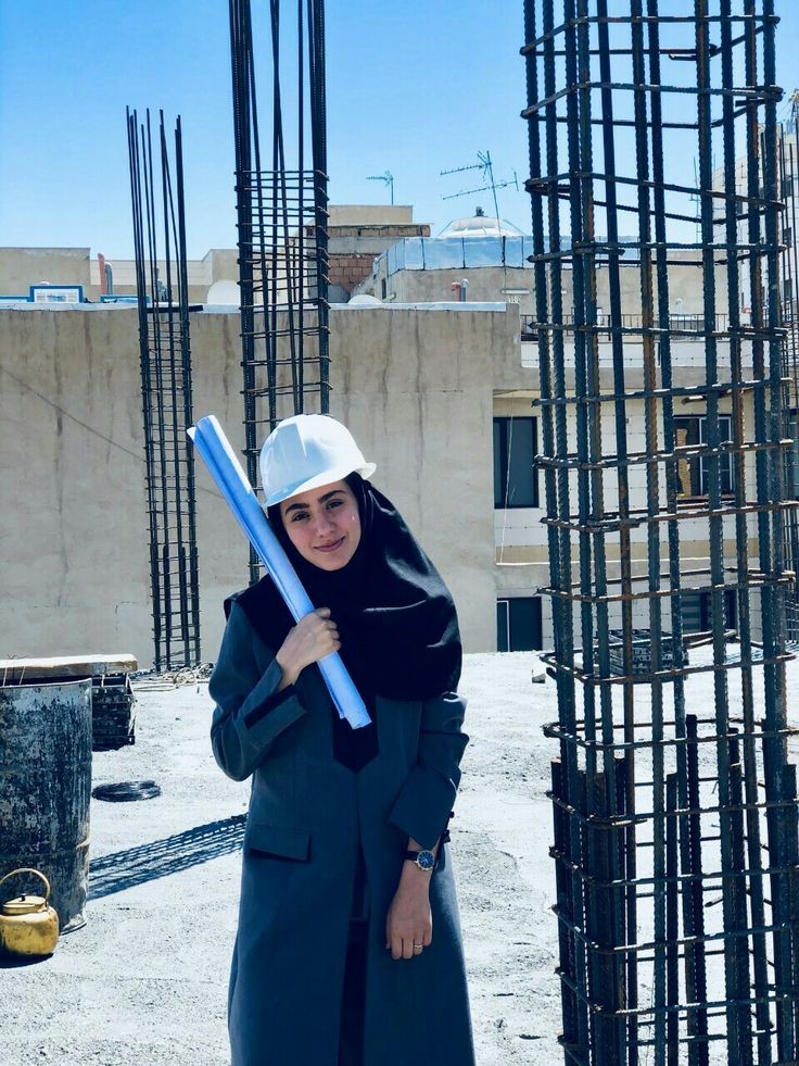 عکس پروفایل خانم مهندس معمار سر پروژه