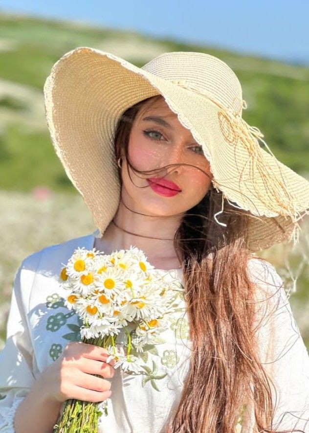 عکس دختر برای پروفایل واتساپ در طبیعت