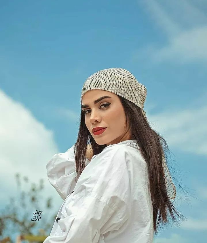 عکس پروفایل دخترانه مغرور با بکگراند آسمون