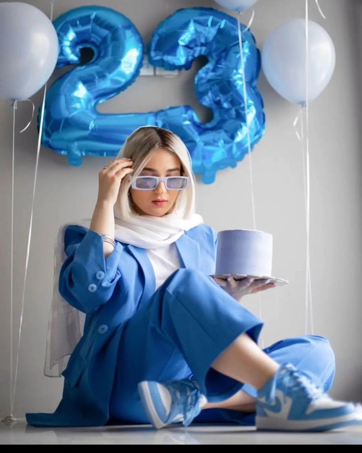 عکس پروفایل دخترانه مغرور با کیک تولد