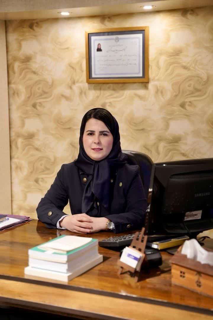 عکس فیک برای پروفایل وکیل زن