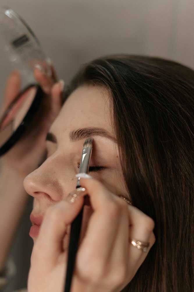 عکس پروفایل آرایشگر زنانه حین کار