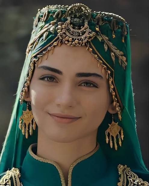 عکس بالا خاتون با لباس سبز برای پروفایل