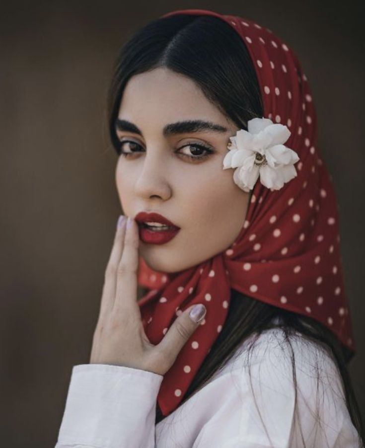 عکس پروفایل دخترونه شیک و با کلاس با مینی اسکارف