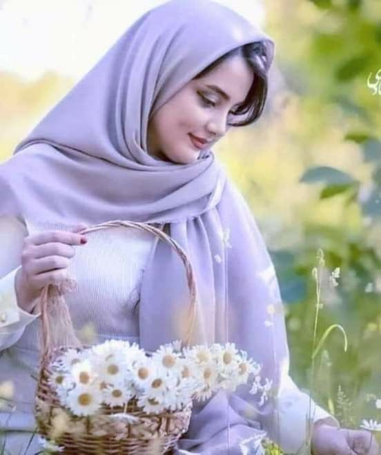 عکس پروفایل زنانه با سبد گل