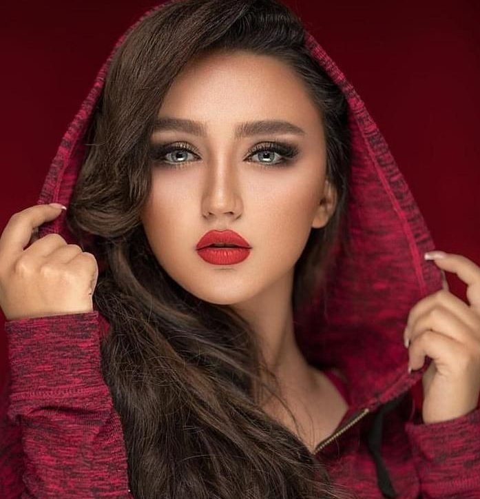 عکس پروفایل دخترانه مغرور با استایل قرمز