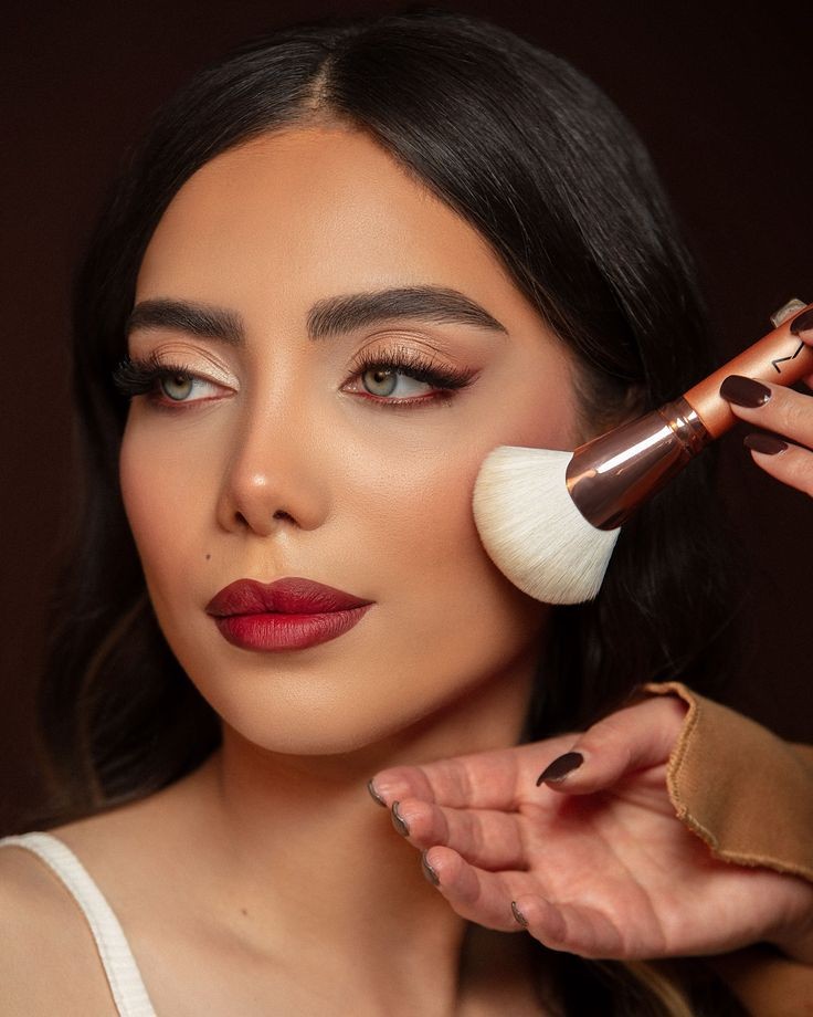 عکس پروفایل آرایشگر زنانه با نمونه کار