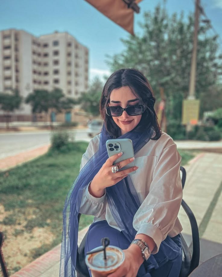 عکس دختر برای پروفایل واتساپ در فضای باز