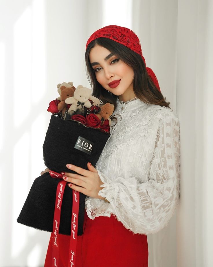 عکس پروفایل دخترانه مغرور با دسته گل
