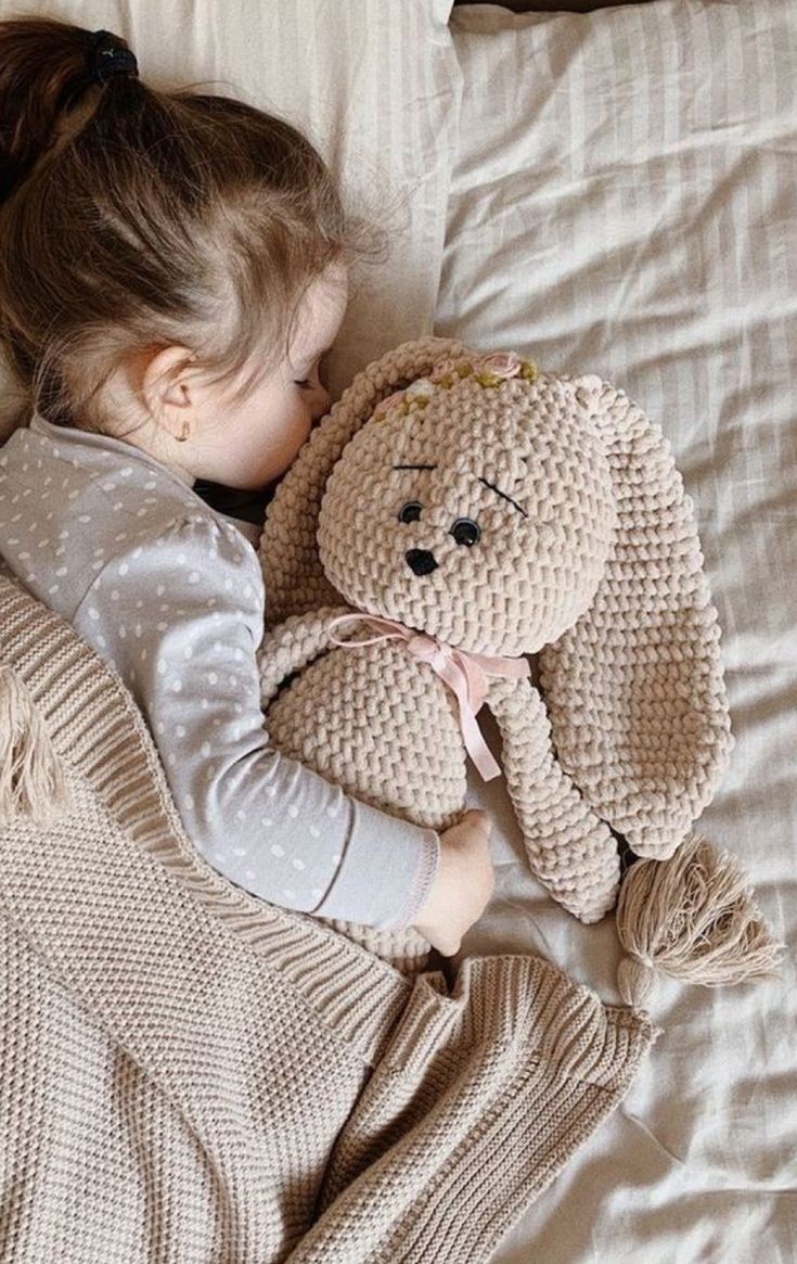 عکس پروفایل بچه دختر با عروسک