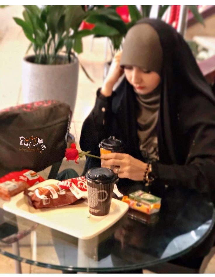 عکس پروفایل چادری در کافه