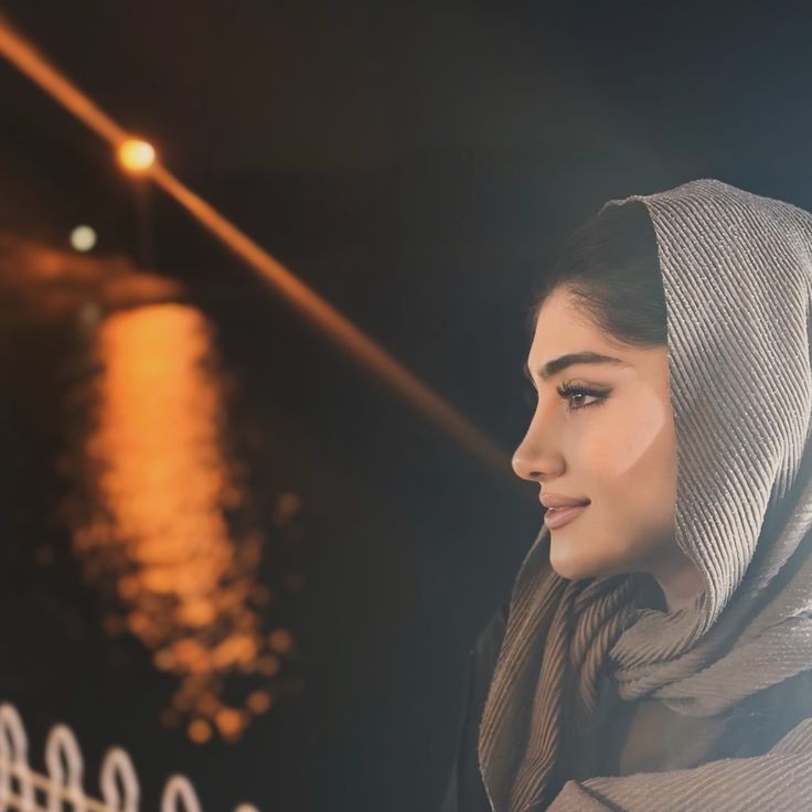 عکس پروفایل دخترانه مغرور در شب