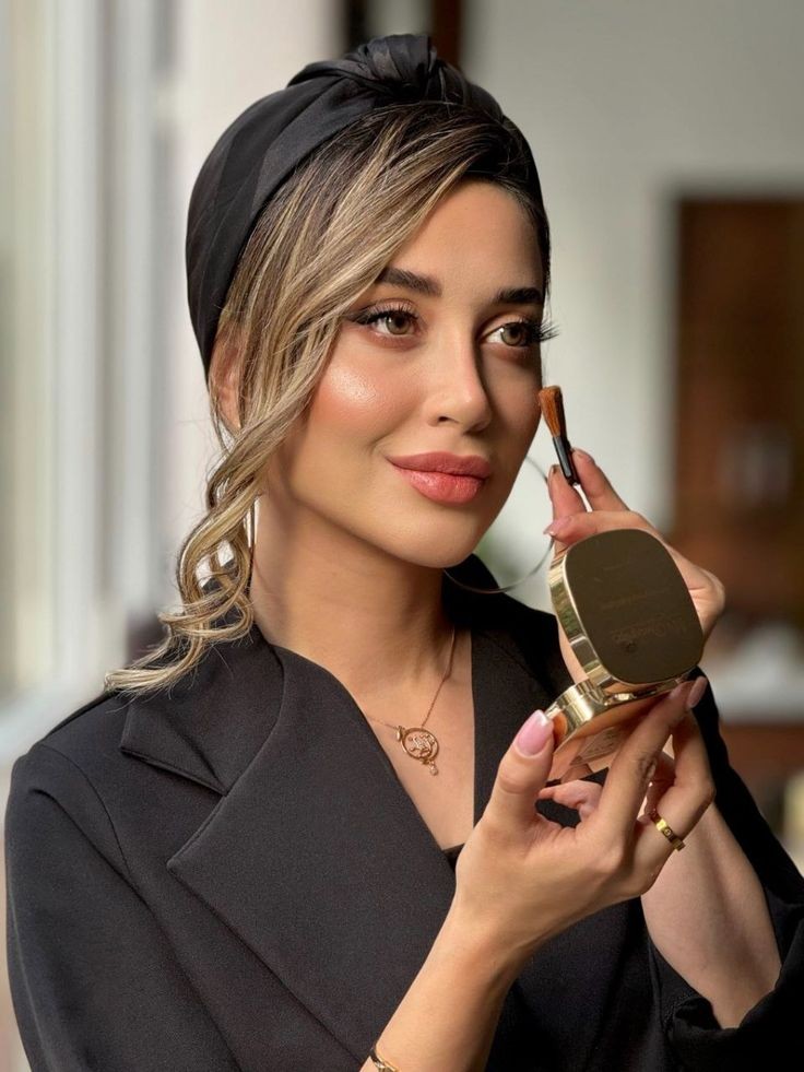 عکس پروفایل آرایشگر زنانه ژورنالی