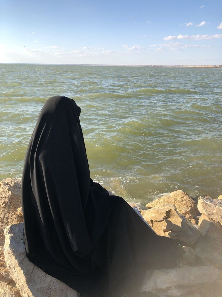 عکس پروفایل چادری کنار دریا