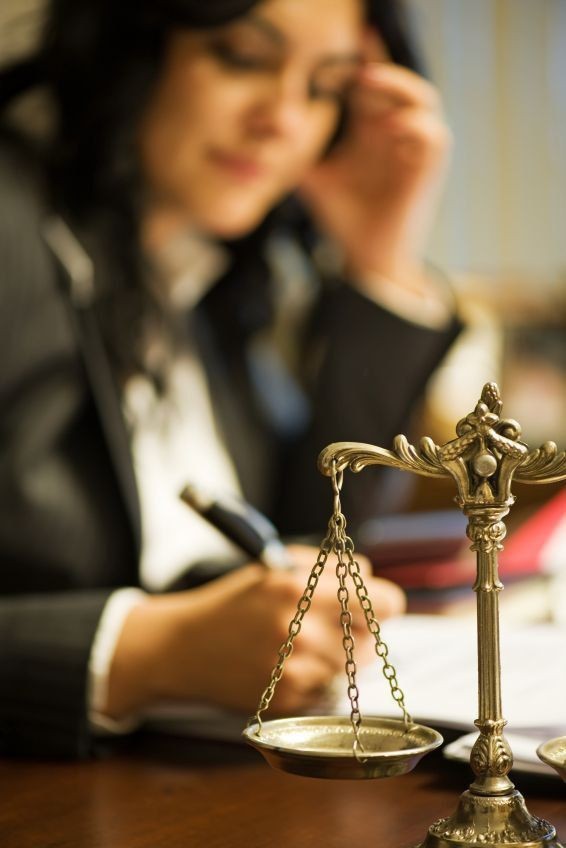 عکس وکیل زن برای پروفایل جذاب