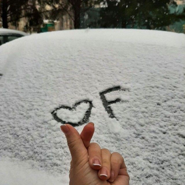 عکس پروفایل فاطمه روی برف