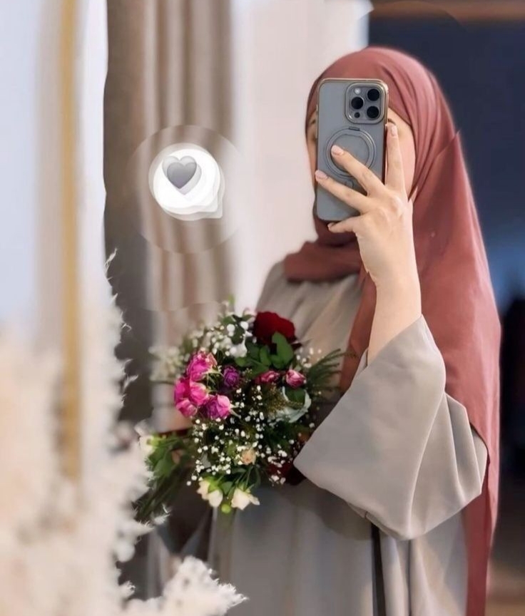 عکس پروفایل عربی دخترانه سلفی با گل