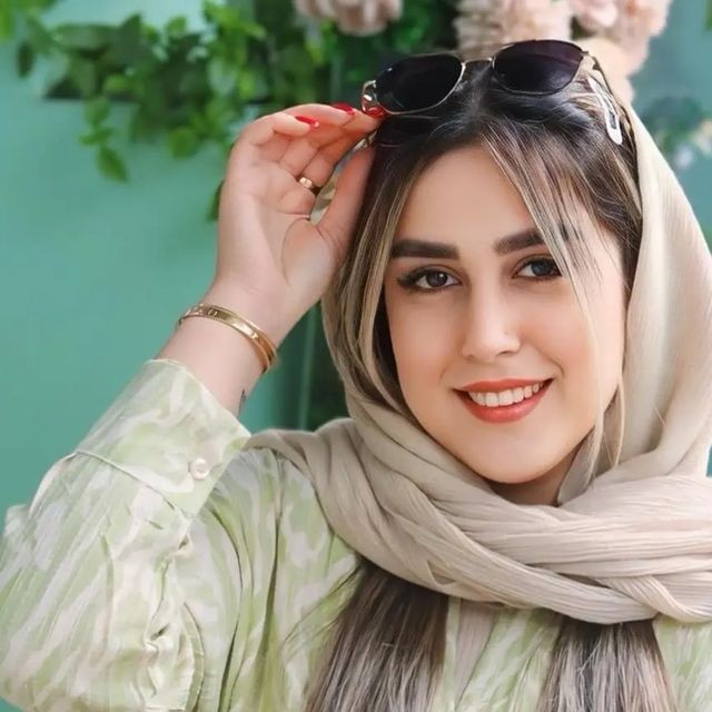 عکس پروفایل زنانه با عینک آفتابی
