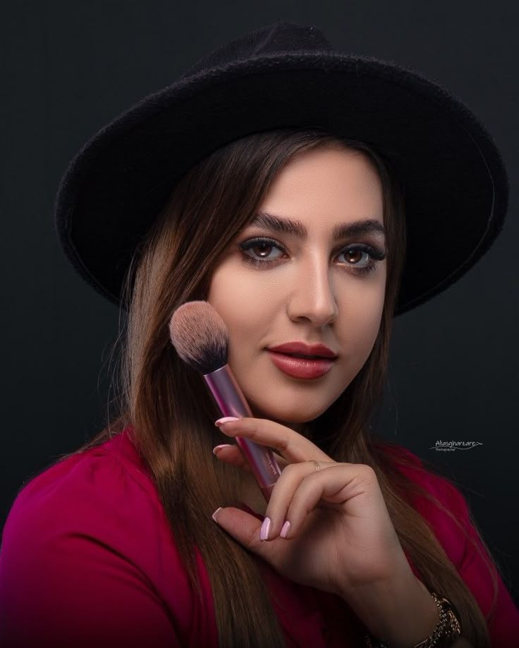 عکس پروفایل آرایشگر زنانه حرفه ای