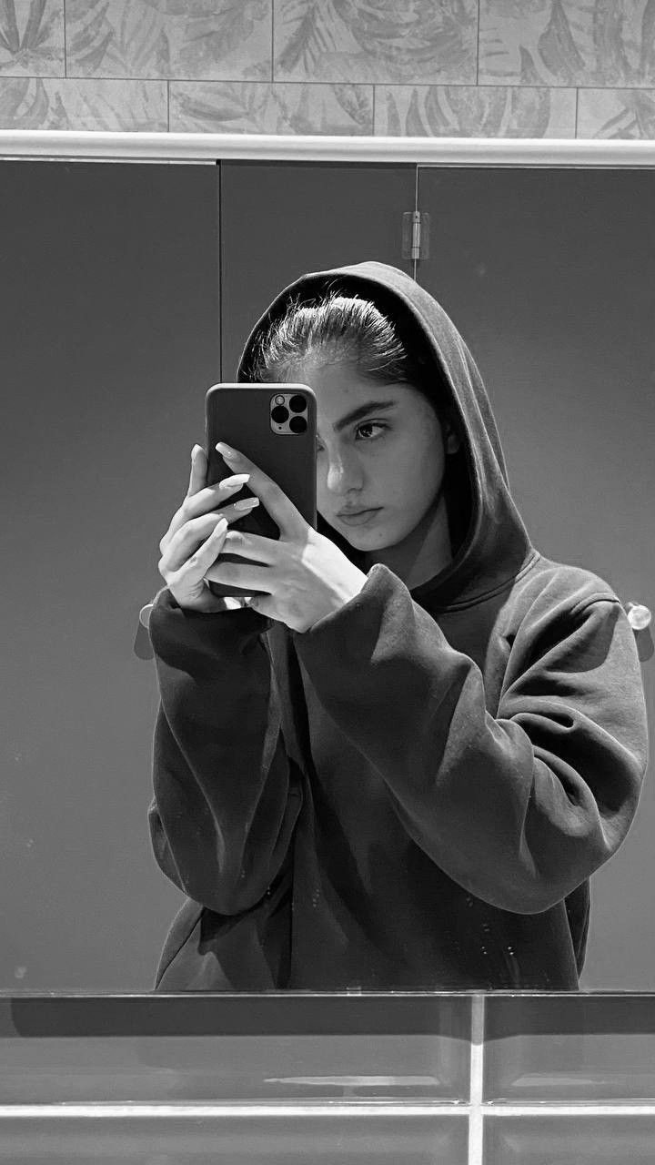 عکس پروفایل دخترونه شیک و با کلاس سلفی سیاه سفید