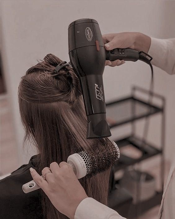 عکس پروفایل آرایشگر مو زنانه
