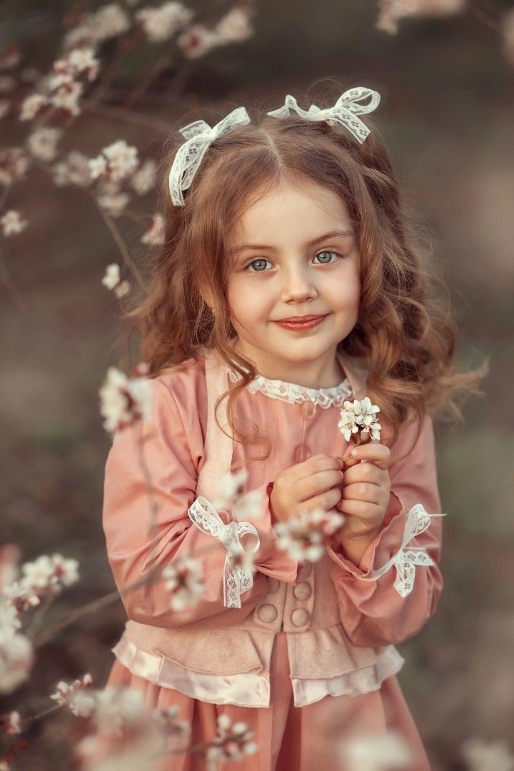 عکس پروفایل بچه دختر با لباس صورتی