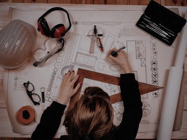 عکس پروفایل خانم مهندس معمار