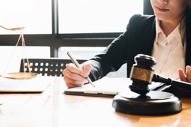 عکس وکیل زن برای پروفایل شیک