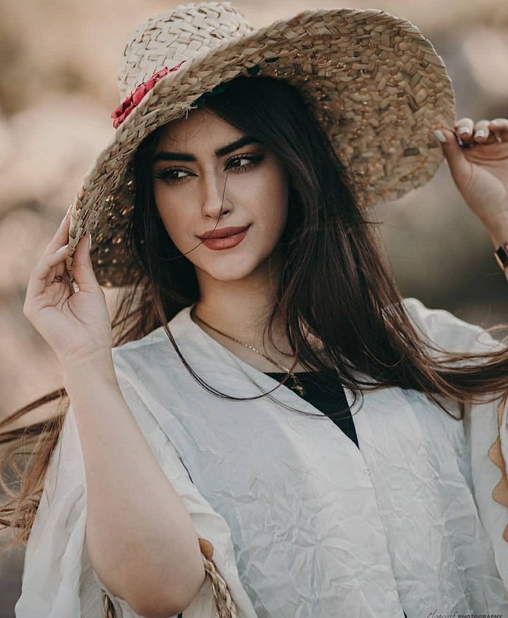 عکس پروفایل زنانه با کلاه