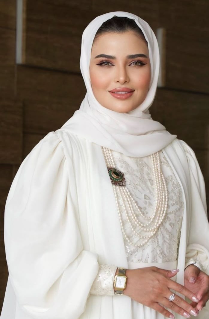عکس پروفایل زنانه با استایل سفید