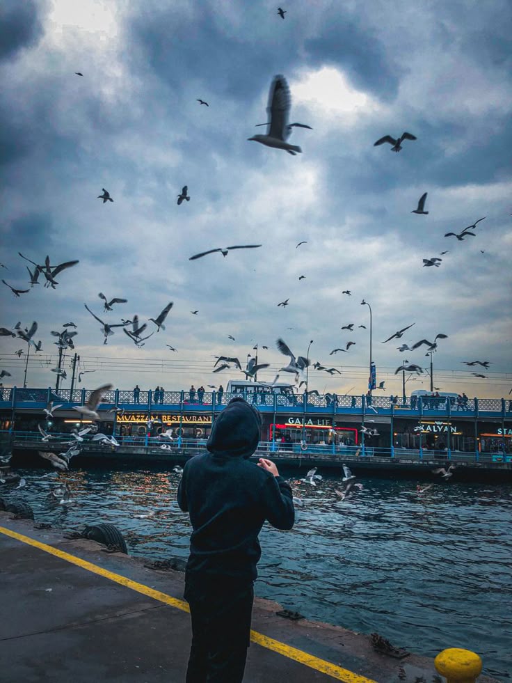 عکس پروفایل پسرانه غمگین در شمال