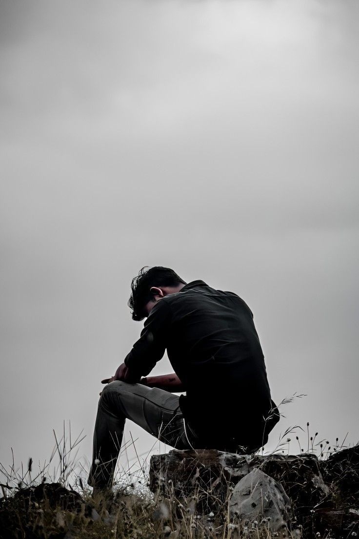 عکس پروفایل واتساپ پسرانه غمگین