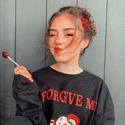 عکس دختر شیطون با آبنبات برای پروفایل