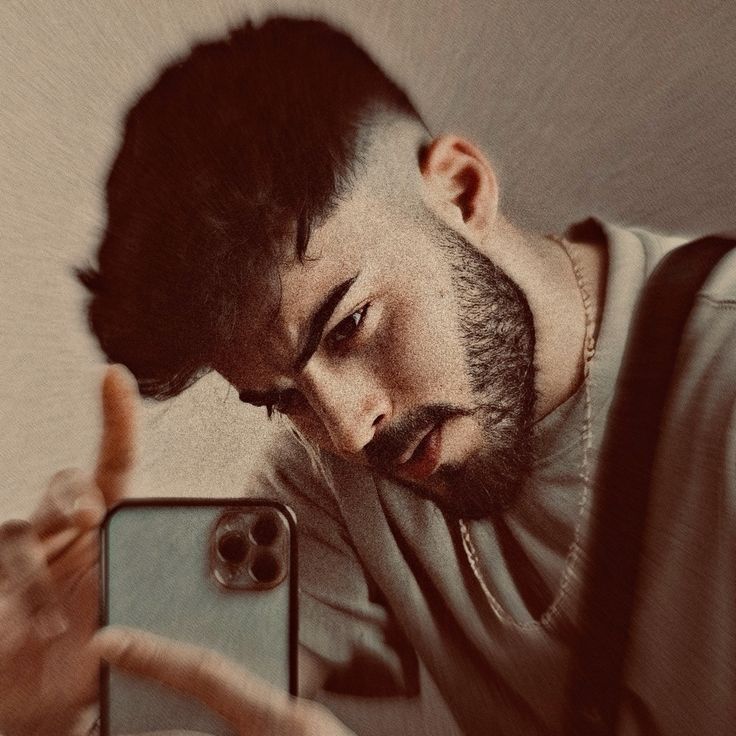 عکس پروفایل پسرانه سلفی غمگین