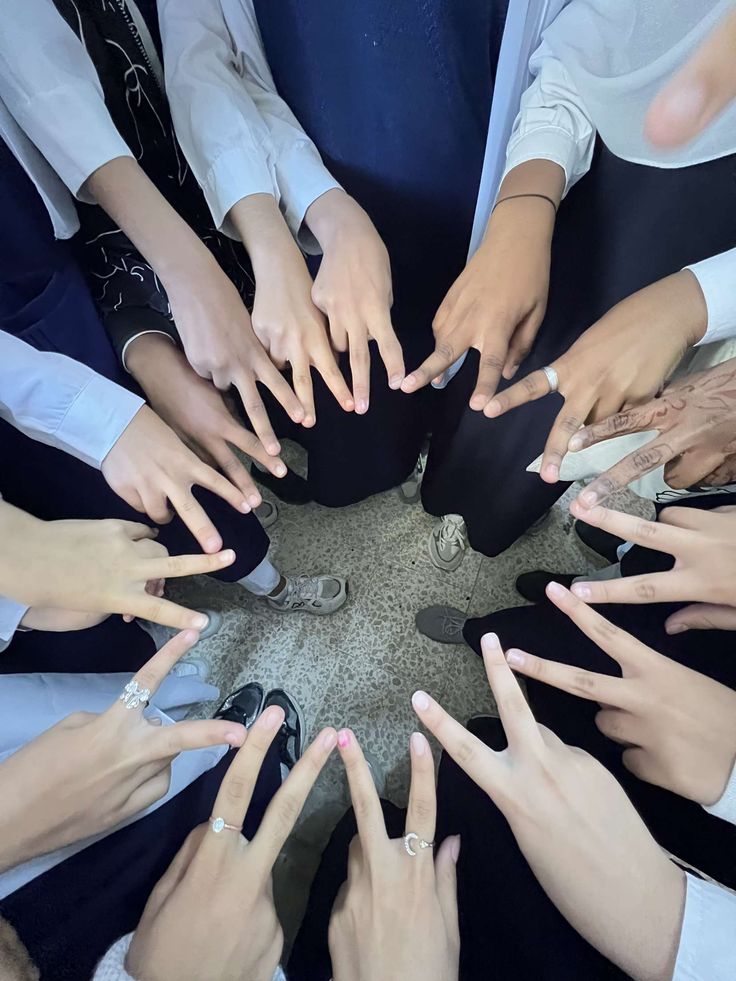 عکس پروفایل دسته جمعی دخترانه برای مدرسه